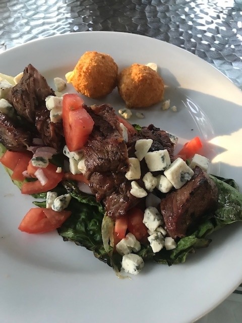 Blue-cheese-crumble-steak-salad